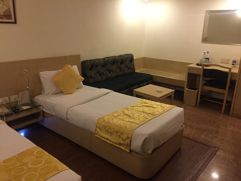 Hotel Amer Palace โบปาล ภายนอก รูปภาพ
