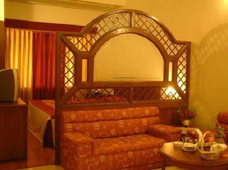 Hotel Amer Palace โบปาล ภายนอก รูปภาพ