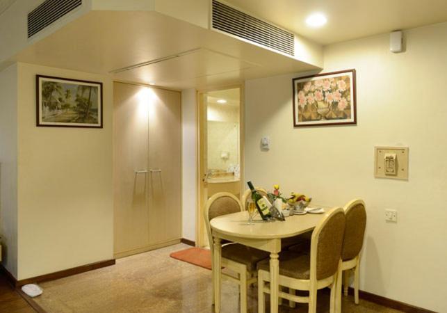 Hotel Amer Palace โบปาล ภายนอก รูปภาพ